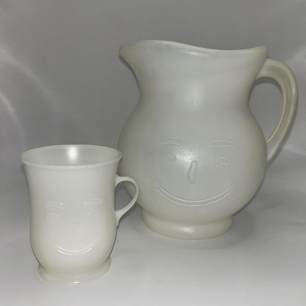 Kool-Aid Man Vintage 2 Qt Pitcher And 1 Matching Drinking Cup Plastic Fast Ship